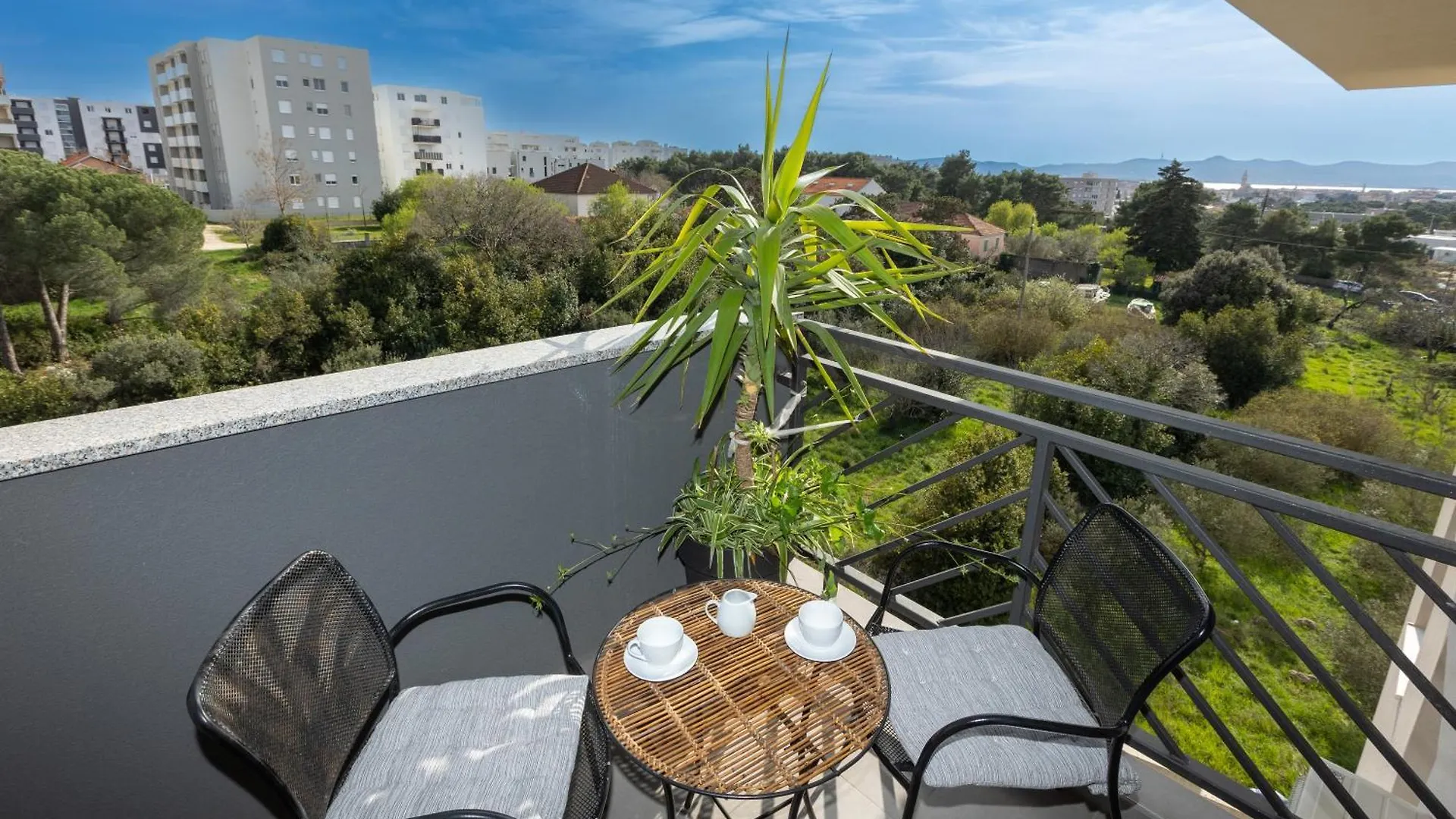 Teny Studio With Balcony And Private Parking Zadar